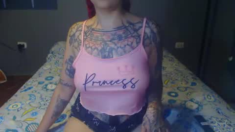 Snapshot of lucy_dreams69 chatting on June 10, 10:52 pm Lucia online show from June 10, 10:52 pm