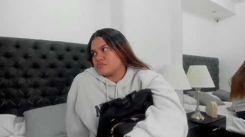 Snapshot of lucy_garzon chatting on March 25, 11:49 am lucy_garzon online show from March 25, 11:49 am