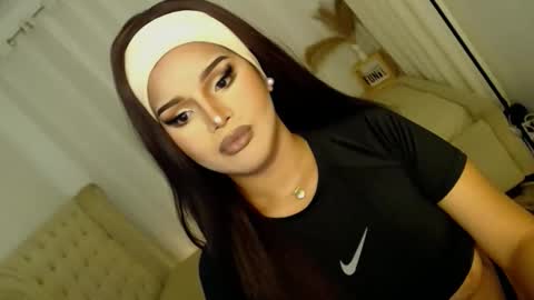 Snapshot of lucy_heartfiliaxxx chatting on November 10, 5:45 pm MONA online show from November 10, 5:45 pm