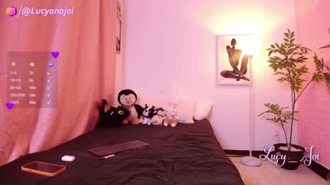 Snapshot of lucy_joi chatting on May 3, 5:02 am Luciana online show from May 3, 5:02 am