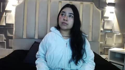 Snapshot of lucy_milleer_ chatting on July 1, 12:07 pm Lucy online show from July 1, 12:07 pm