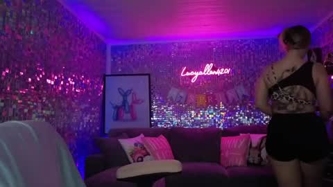 lucyallen4201 online show from April 14, 10:10 am