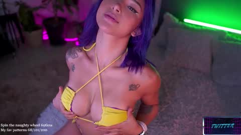 Lucy Alien  online show from November 29, 1:47 pm