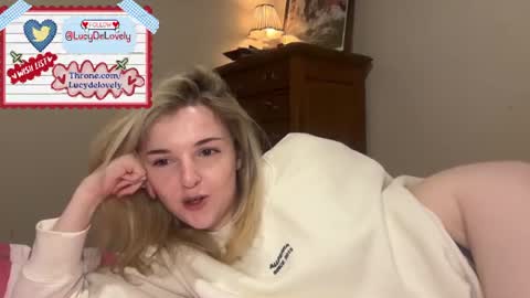 Snapshot of lucydelovely chatting on June 18, 11:20 pm Lucy online show from June 18, 11:20 pm
