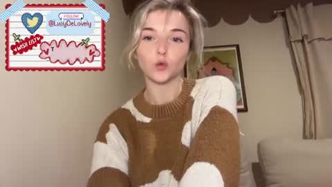 Snapshot of lucydelovely chatting on June 20, 11:29 pm Lucy online show from June 20, 11:29 pm