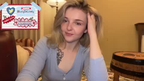 Snapshot of lucydelovely chatting on July 3, 11:33 pm Lucy online show from July 3, 11:33 pm