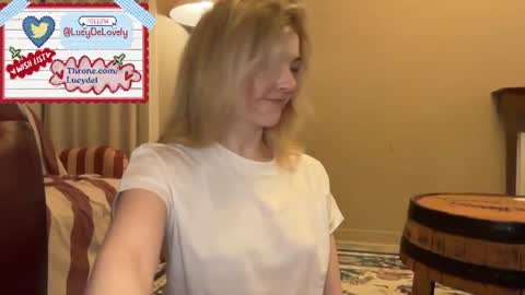 Snapshot of lucydelovely chatting on July 5, 11:23 pm Lucy online show from July 5, 11:23 pm