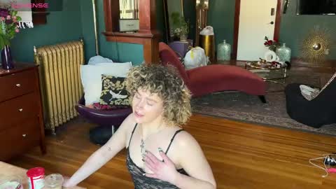 Snapshot of lucydreamsbaby chatting on February 22, 6:08 pm lucydreamsbaby online show from February 22, 6:08 pm