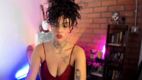 Snapshot of lucyklumm chatting on December 8, 12:07 am MALAMOR online show from December 8, 12:07 am