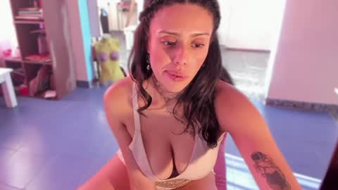 Snapshot of lucyklumm chatting on April 20, 10:00 pm MALAMOR online show from April 20, 10:00 pm