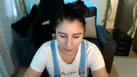 Snapshot of lucyli_ chatting on June 7, 3:27 pm LUCY online show from June 7, 3:27 pm