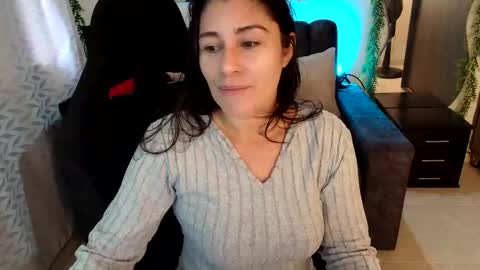 Snapshot of lucyli_ chatting on June 8, 4:07 pm LUCY online show from June 8, 4:07 pm