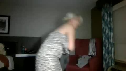 Lucy Loves Lookers online show from December 20, 7:44 am