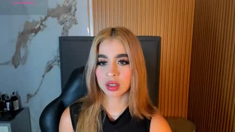Snapshot of lucymars1 chatting on February 24, 12:25 pm L U C Y online show from February 24, 12:25 pm