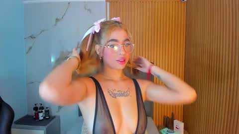 Snapshot of lucymars1 chatting on March 2, 12:23 pm L U C Y online show from March 2, 12:23 pm