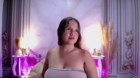 Snapshot of lucymilky chatting on September 9, 2:22 am Lucy  online show from September 9, 2:22 am