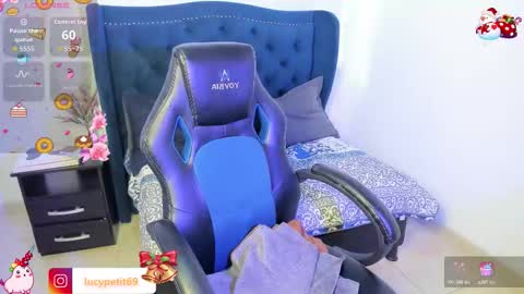 Lucy Petit online show from December 22, 12:46 pm