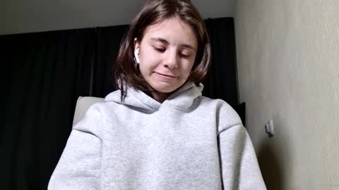 Snapshot of lucyrait chatting on February 17, 3:31 pm Lucy online show from February 17, 3:31 pm