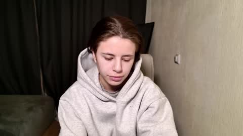 Snapshot of lucyrait chatting on February 22, 6:50 am Lucy online show from February 22, 6:50 am