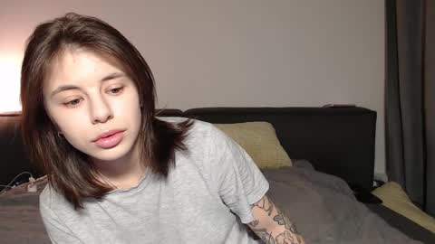 Snapshot of lucyrait chatting on March 12, 8:51 am Lucy online show from March 12, 8:51 am