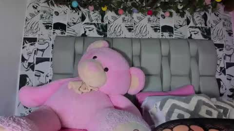 Snapshot of lucyrosse_ chatting on May 19, 11:27 am Lucy online show from May 19, 11:27 am