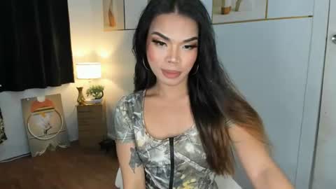 Snapshot of lucyvane chatting on July 2, 4:57 pm lucyvane online show from July 2, 4:57 pm