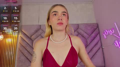 Lucy Vega online show from December 10, 11:32 am