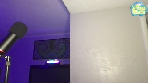 Snapshot of lucywants chatting on June 6, 1:32 am Goddess Lucy lucywants online show from June 6, 1:32 am