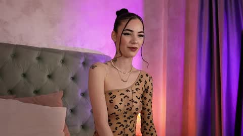 Snapshot of lucywilow chatting on April 28, 2:10 am LucyWillow online show from April 28, 2:10 am