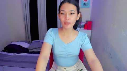 Snapshot of lucyx143 chatting on May 17, 9:33 pm Lucy online show from May 17, 9:33 pm