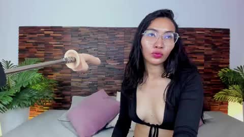 Lucy Liiu online show from March 27, 12:05 am