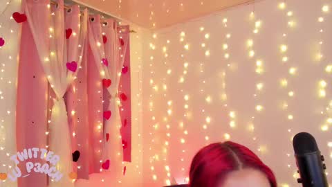 Snapshot of lucyy_peach chatting on February 18, 6:15 am LUCYY FROM HOME  online show from February 18, 6:15 am