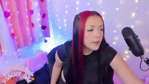 Snapshot of lucyy_peach chatting on March 8, 10:02 pm LUCYY FROM HOME  online show from March 8, 10:02 pm