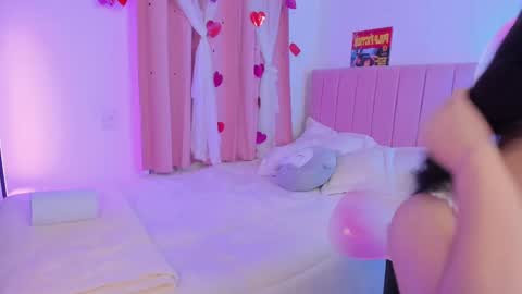 Snapshot of lucyy_peach chatting on October 5, 1:59 am LUCYY FROM HOME  online show from October 5, 1:59 am