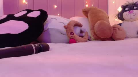 Snapshot of lucyy_peach chatting on April 29, 1:43 am LUCYY FROM HOME online show from April 29, 1:43 am