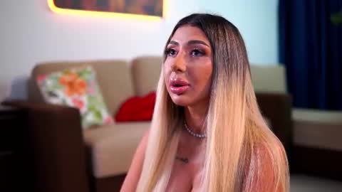 Snapshot of lucyyrosse chatting on August 5, 8:06 am LucyRose online show from August 5, 8:06 am
