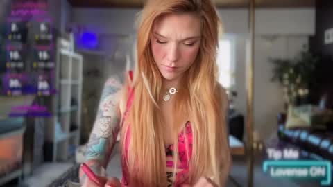 Snapshot of luebeam chatting on January 13, 6:38 pm Luubeam INSTA luubeammm TWITTER lunaisreallycu1 online show from January 13, 6:38 pm