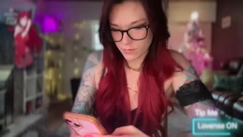 Snapshot of luebeam chatting on February 3, 10:15 pm Luubeam INSTA luubeammm TWITTER lunaisreallycu1 online show from February 3, 10:15 pm