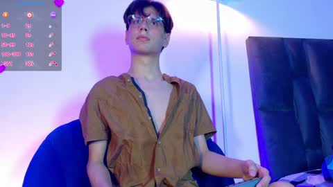 Snapshot of lui_x_dust chatting on April 26, 9:12 pm Lui online show from April 26, 9:12 pm