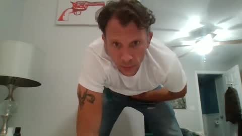 Snapshot of luiggii0904 chatting on December 14, 12:01 pm luiggii0904 online show from December 14, 12:01 pm