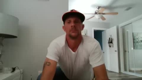 Snapshot of luiggii0904 chatting on February 1, 7:13 pm luiggii0904 online show from February 1, 7:13 pm