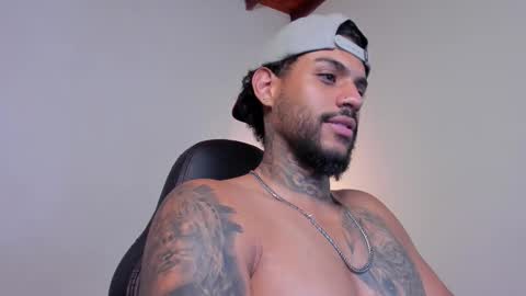 Luigi Vitale online show from February 19, 1:45 am