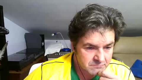 Snapshot of luigijohn chatting on February 6, 8:23 pm LUIGIJOHN online show from February 6, 8:23 pm