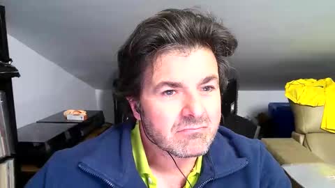 Snapshot of luigijohn chatting on April 4, 3:49 am LUIGIJOHN online show from April 4, 3:49 am