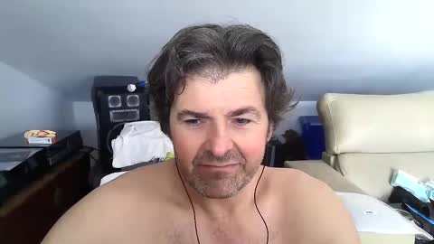 Snapshot of luigijohn chatting on April 10, 10:53 am LUIGIJOHN online show from April 10, 10:53 am