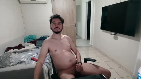 Snapshot of luis_flr chatting on February 4, 1:38 pm luis_flr online show from February 4, 1:38 pm
