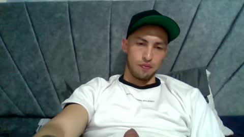 Snapshot of luis_vergon__ chatting on August 4, 2:59 am luis_vergon__ online show from August 4, 2:59 am