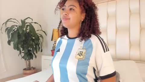 Snapshot of luisa_cameron chatting on January 18, 12:36 pm online show from January 18, 12:36 pm