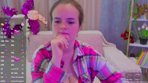 Snapshot of luisa_rosee chatting on May 9, 2:55 pm Luisa Rosee online show from May 9, 2:55 pm