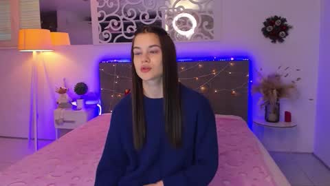 LuisaClover online show from December 20, 1:07 pm